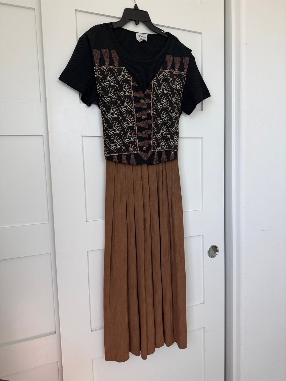 Vested Black & Brown Short-Sleeve Maxi Dress